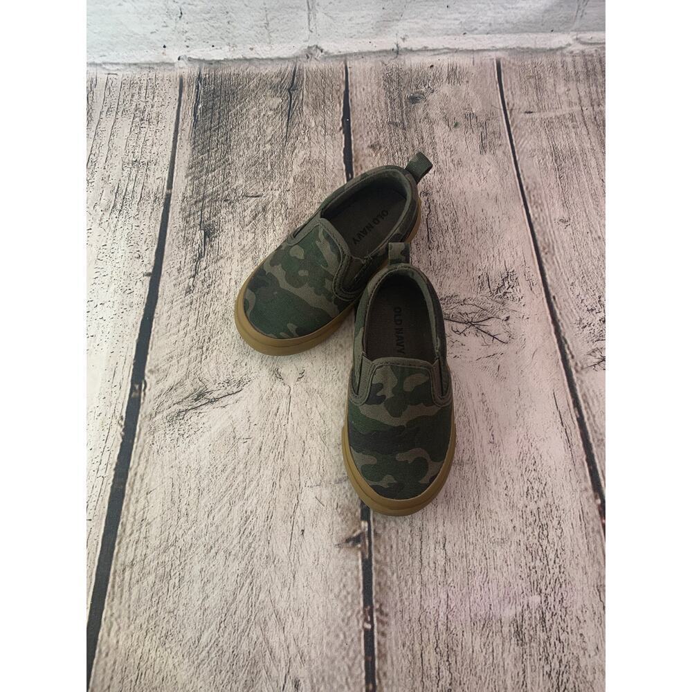 OLD NAVY Boys Camouflage Canvas Slip On Sneakers / Size: 5